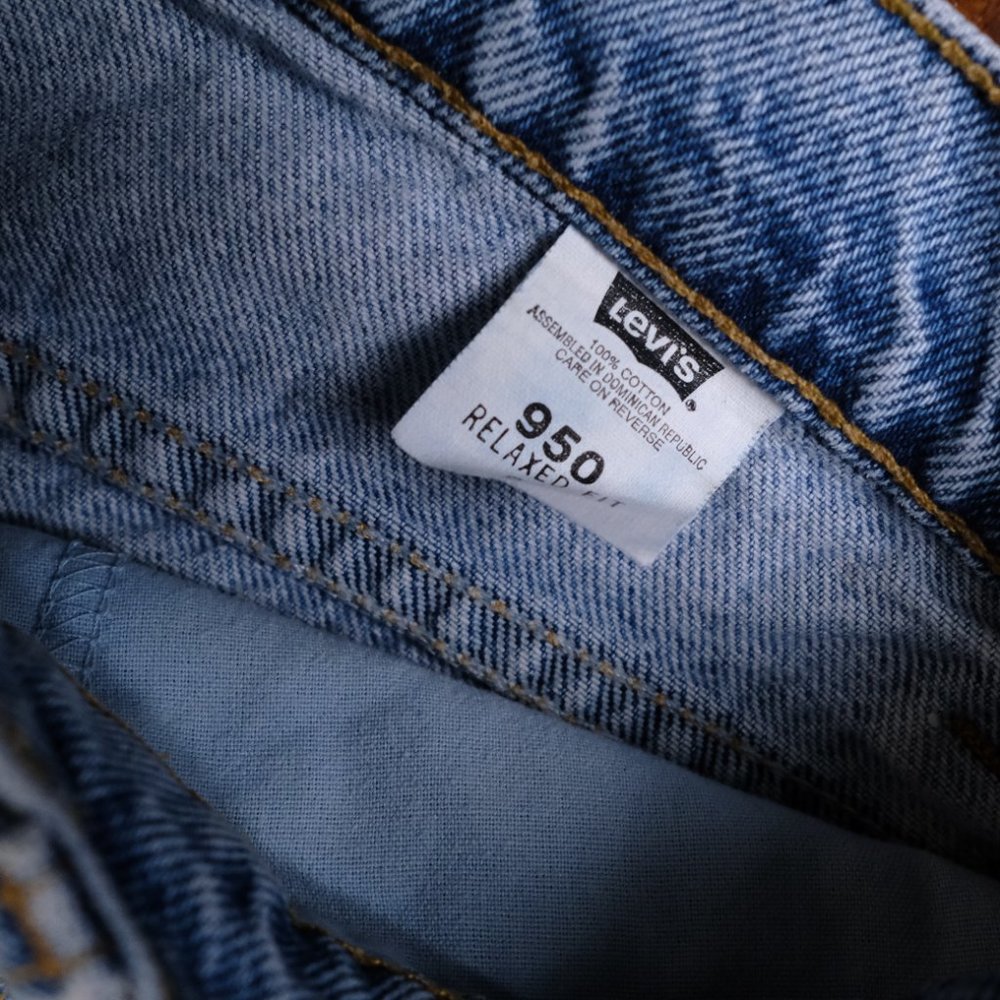 Vintage Levis High Waisted 950 Relaxed Fit Stonewash Denim Shorts Size 9 - Picture 7 of 7